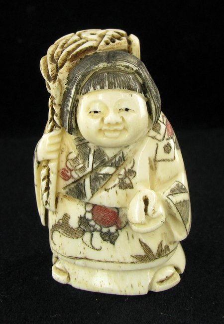 Chinese Handcarved Bone Netsuke: Excellent handcarved piece; 2"