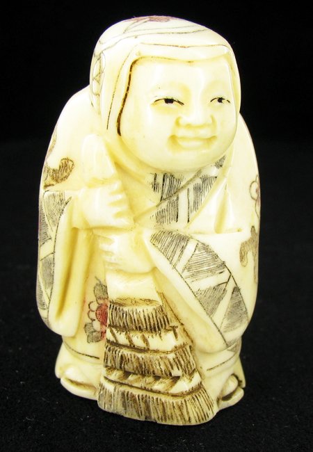 Chinese Handcarved Bone Netsuke: Excellent handcarved piece; 2"