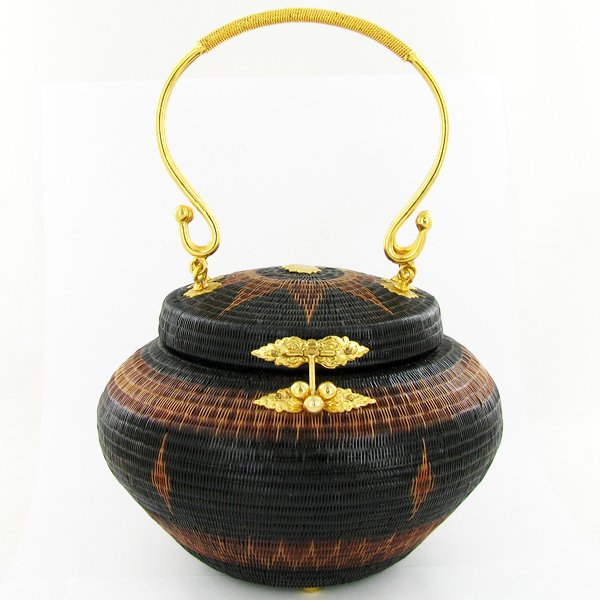 Finely Hand-woven Lipao Gold Plate Handbag: Many weeks of work in this finely, tightly woven Lipao vine handbag, gold plated hardware, silk lined with mirror; 7.5" wide
