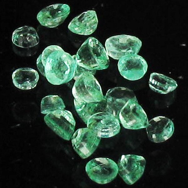 1.05ct Clean Colombian Emerald Parcel: Excellent parcel; well cut and colored; with treatment