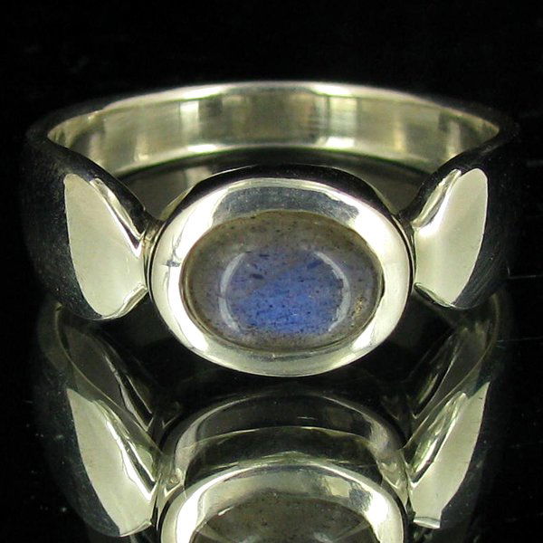 23.75twc Labradorite Sterling Ring: Well crafted piece; stone with customary treatment
