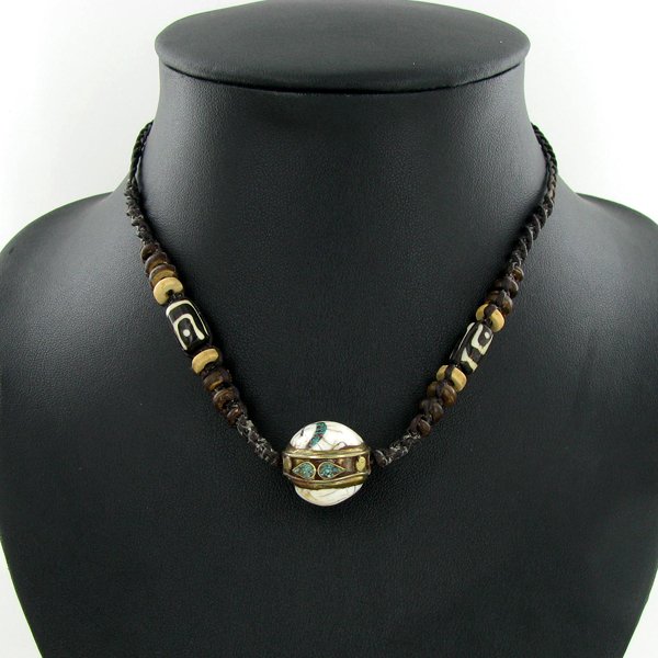 Tibet Shell Agate Bead Choker Necklace: Well made piece