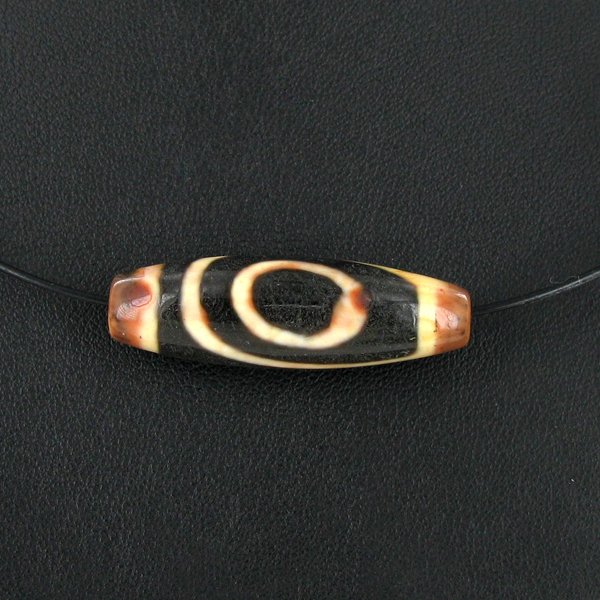 Tibet Agate Bead Choker Necklace: Excellent well crafted piece