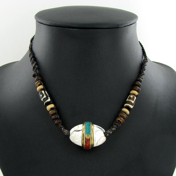 Tibet Shell Agate Bead Choker Necklace: Well made piece