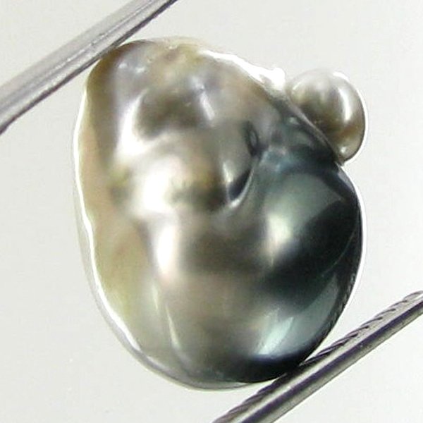 9.95ct Tahitian Baroque Pearl: Baroque shaped; drilled and ready for one-of-a-kind pendant