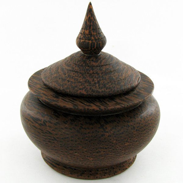 Handcarved Sugar Palm Lidded Bowl: Excellent handcrafted piece; 5"