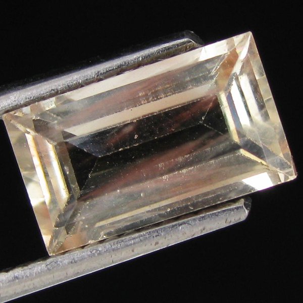 2.20ct Clear Champagne Oregon Sunstone Octagon: Excellent hi grade piece; well cut & colored; with treatment