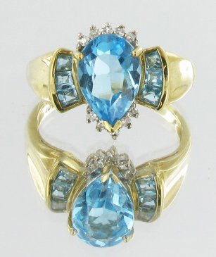 3.6ct Blue Topaz & Diamond 10k Gold Ladies Ring: Wonderful NEW 10k gold ring; 3.8 grams