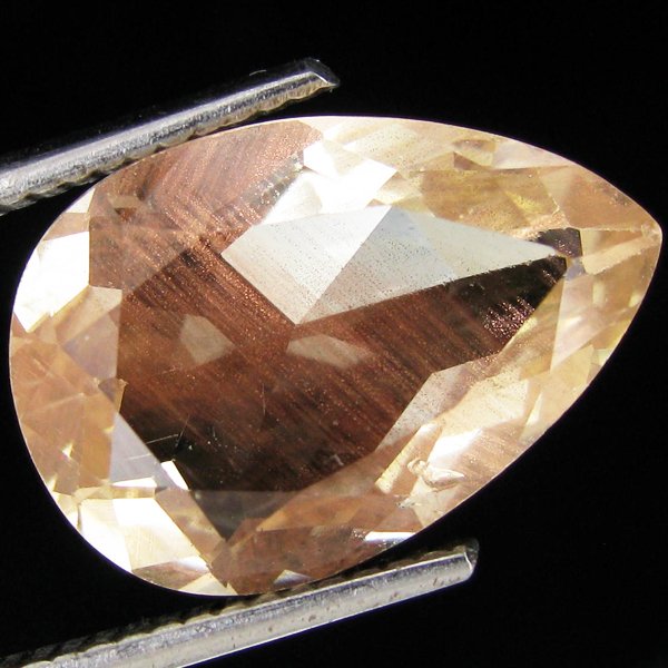 3.35ct Clear Champagne Oregon Sunstone Pear: Excellent hi grade piece; well cut & colored; with treatment
