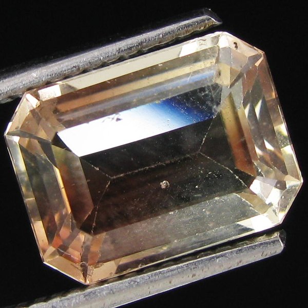 3.85ct Clear Champagne Oregon Sunstone Octagon: Excellent hi grade piece; well cut & colored; with treatment