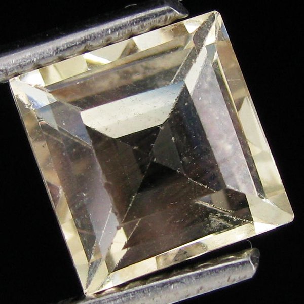 2.05ct Clear Champagne Oregon Sunstone Square: Excellent hi grade piece; well cut & colored; with treatment