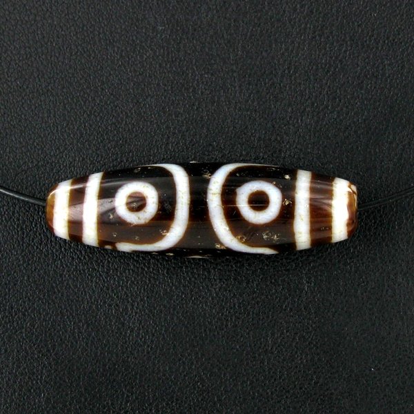 Tibet Agate Bead Choker Necklace: Excellent well crafted piece