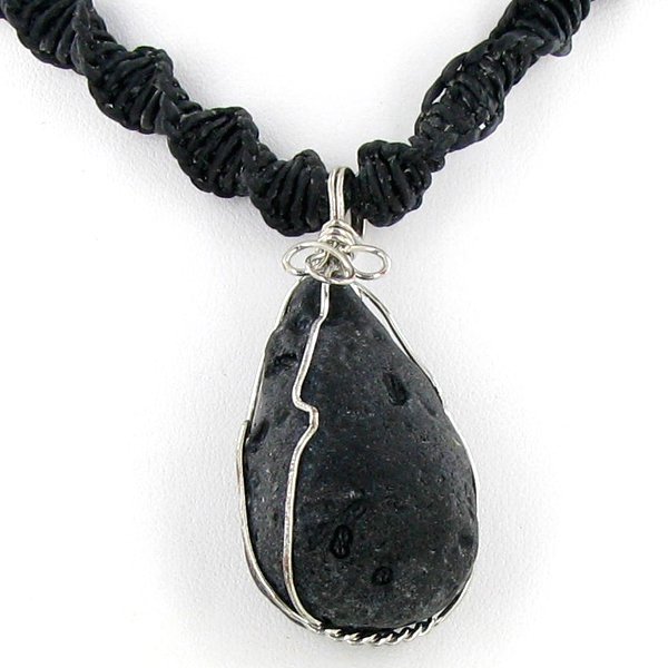 Tibet Tektite Bone Bead Choker Necklace: Well made piece