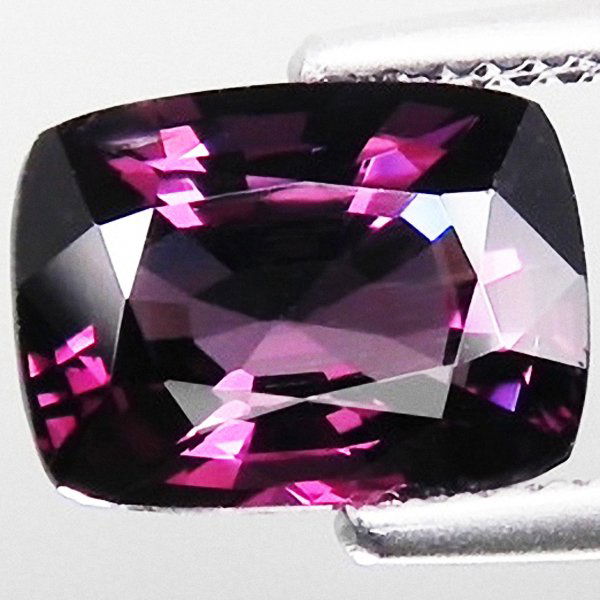 3.50ct Top Purple Pink Spinel: Excellent specimen; well cut and colored; with customary treatment unless noted otherwise