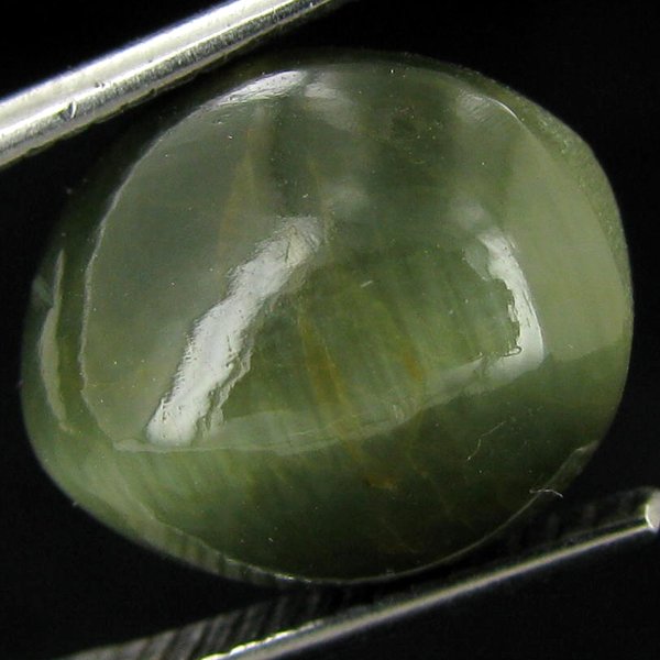8.8ct Apatite Cat'S Eye Cabochon Oval: Excellent piece; well cut & colored; with treatment