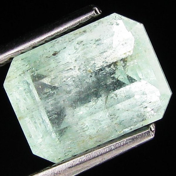 2.49ct Colombian Emerald: Excellent piece; Well cut and colored; with treatment