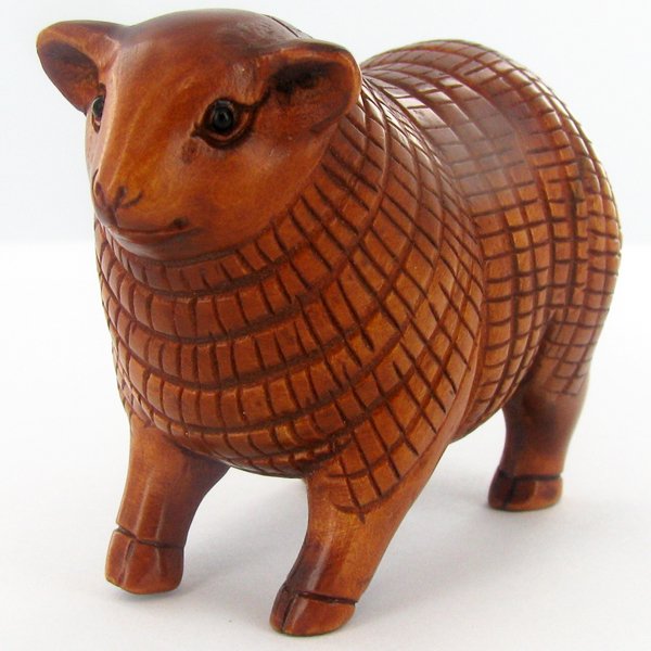 Handcarved Japenese Boxwood Netsuke: Excellent handcarved piece with lots of detail 2"