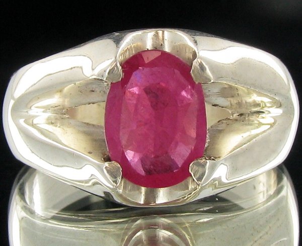 43.1twc Madagascar Ruby Sterling Ring: Well crafted piece; stone with customary treatment