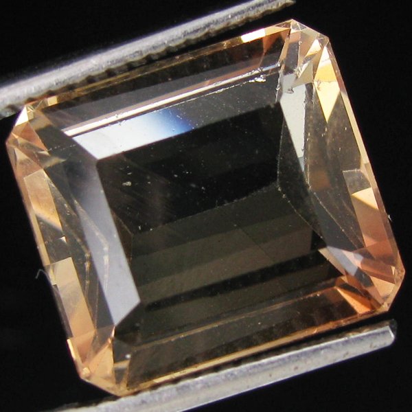 8.85ct Clear Champagne Oregon Sunstone Octagon: Excellent hi grade piece; well cut & colored; with treatment