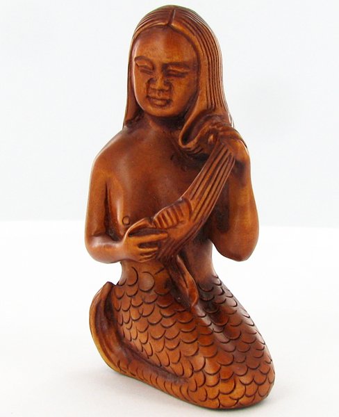 Handcarved Japenese Boxwood Netsuke: Excellent handcarved piece with lots of detail 2"