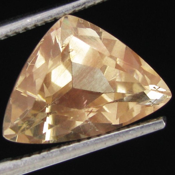 4.40ct Clear Champagne Oregon Sunstone Trillion: Excellent hi grade piece; well cut & colored; with treatment