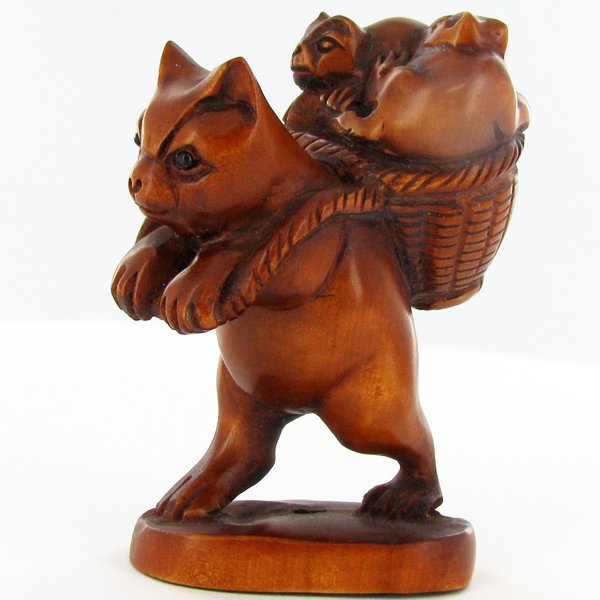Handcarved Japenese Boxwood Netsuke: Excellent handcarved piece with lots of detail 2"