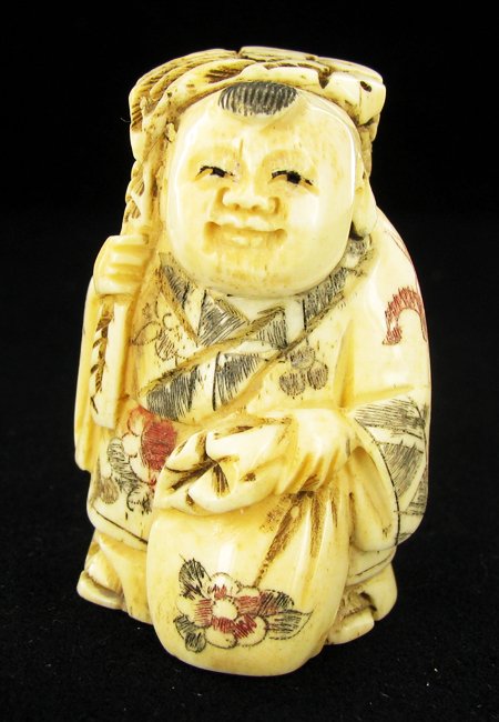 Chinese Handcarved Bone Netsuke: Excellent handcarved piece; 2"