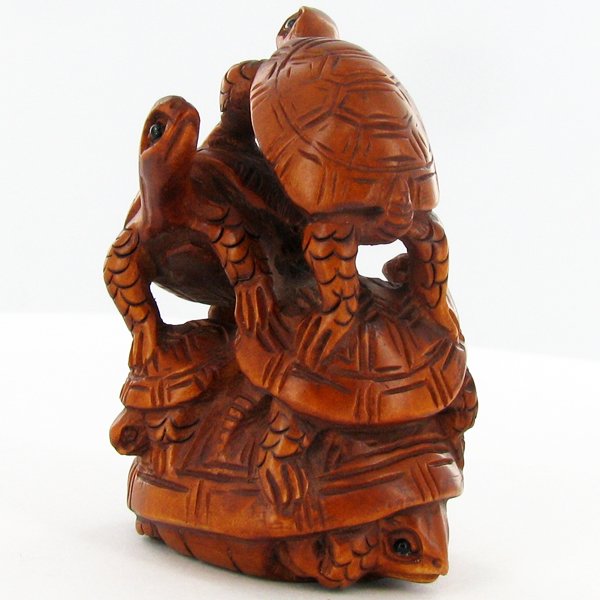 Handcarved Japenese Boxwood Netsuke: Excellent handcarved piece with lots of detail 2"
