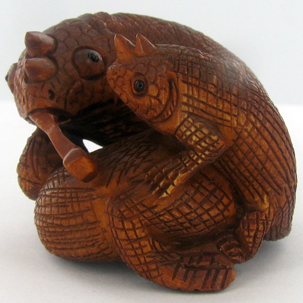 Handcarved Japenese Boxwood Netsuke: Excellent handcarved piece with lots of detail 2"