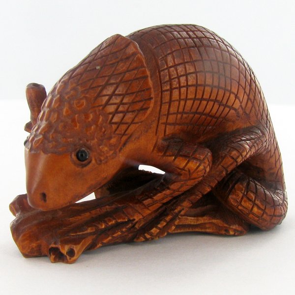 Handcarved Japenese Boxwood Netsuke: Excellent handcarved piece with lots of detail 2"
