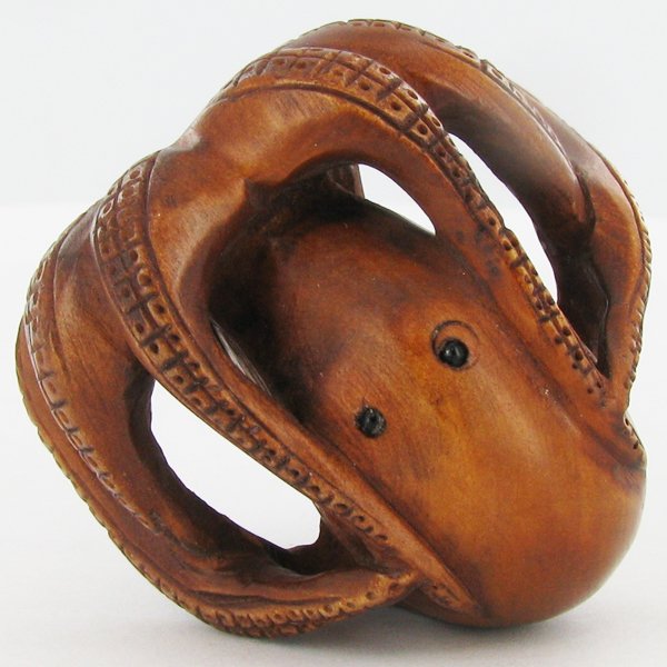 Handcarved Japenese Boxwood Netsuke: Excellent handcarved piece with lots of detail 2"