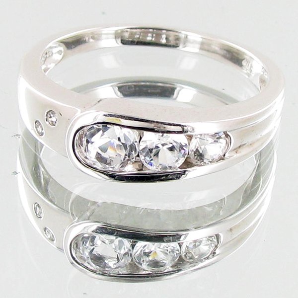 13twc White Zircon & Diamond 9k Ring: Well crafted new piece