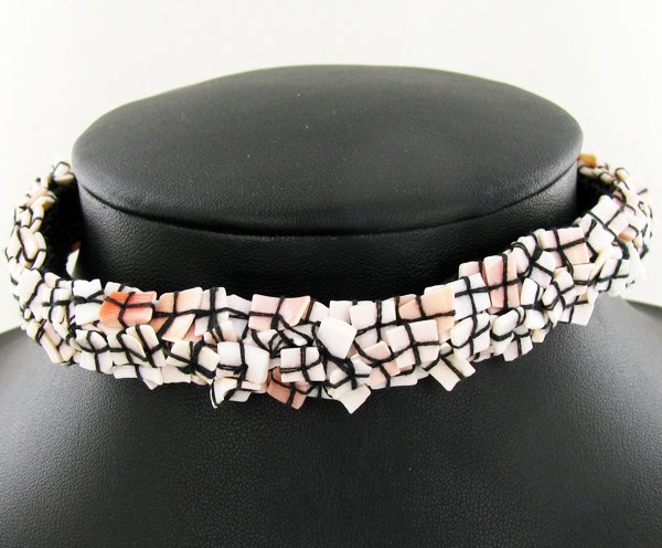 Crocheted Shell Choker Necklace: Excellent handcrafted piece