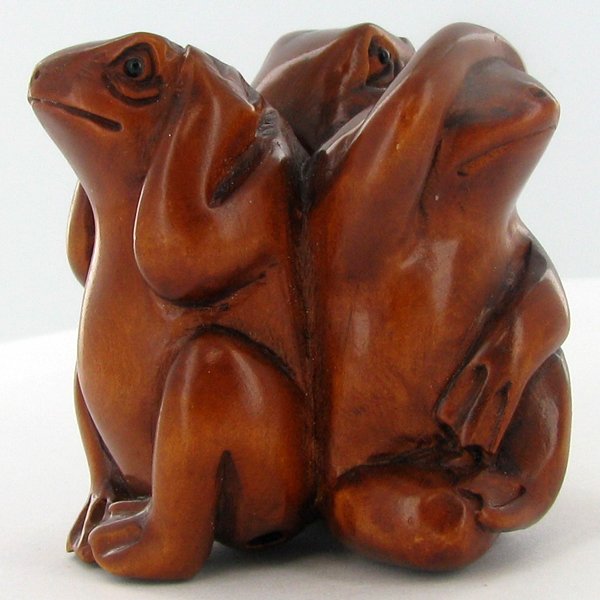 Handcarved Japenese Boxwood Netsuke: Excellent handcarved piece with lots of detail 2"