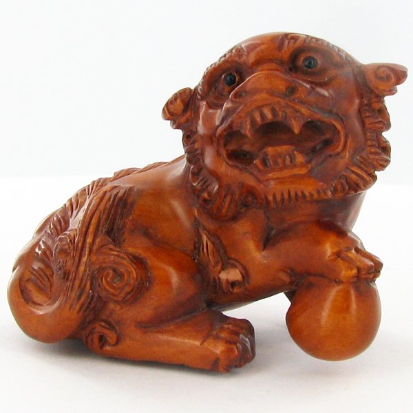 Handcarved Japenese Boxwood Netsuke: Excellent handcarved piece with lots of detail 2"