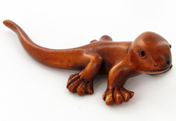 Handcarved Japenese Boxwood Netsuke: Excellent handcarved piece with lots of detail 2"