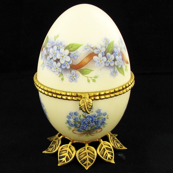 Faberge Style Goose Egg Photo Frame: Ornately hand-decorated, 18k gold over pewter hardware, silk lined, 4";