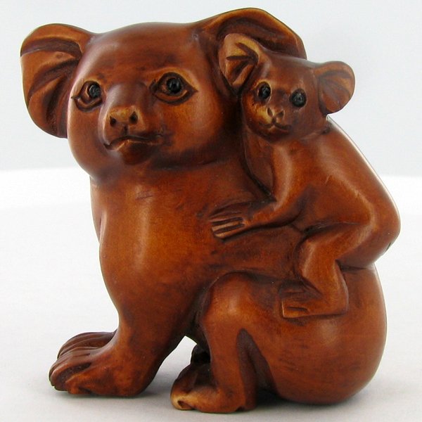 Handcarved Japenese Boxwood Netsuke: Excellent handcarved piece with lots of detail 2"