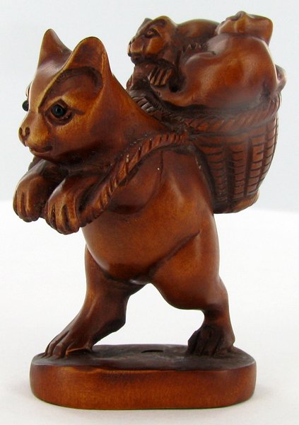 Handcarved Japenese Boxwood Netsuke: Excellent handcarved piece with lots of detail 2"