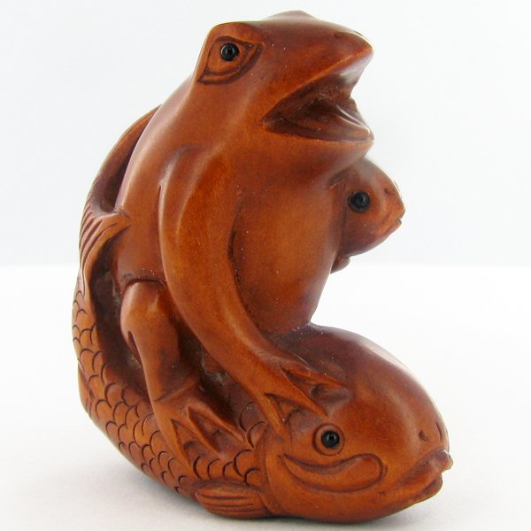 Handcarved Japenese Boxwood Netsuke: Excellent handcarved piece with lots of detail 2"
