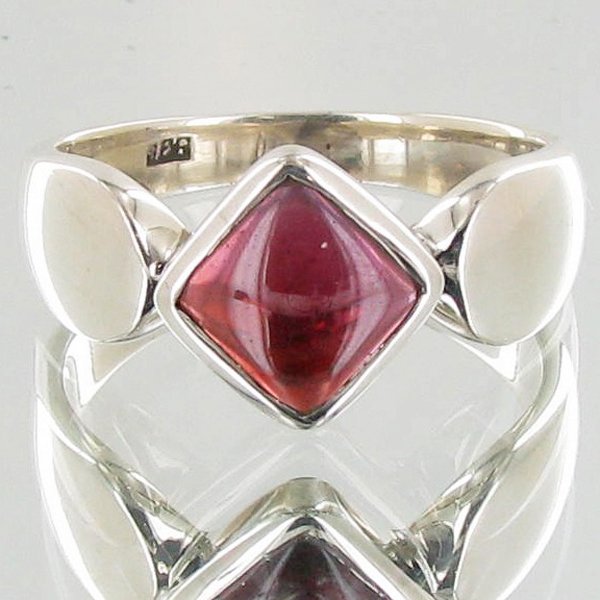 23.4twc Garnet Sterling Ring: Well crafted piece; stone with customary treatment