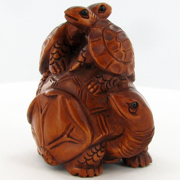 Handcarved Japenese Boxwood Netsuke: Excellent handcarved piece with lots of detail 2"