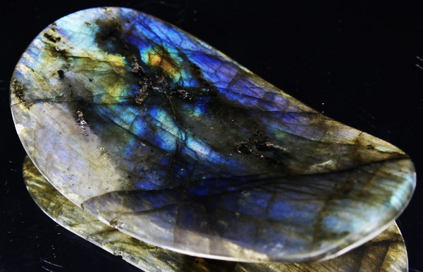140ct Delicate Potato Chip Cut Labradorite Cabochon: Excellent expensive cut