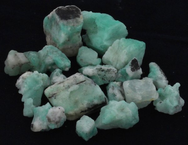 208ct Better Grade Colombian Emerald Rough: Excellent hi-grade parcel