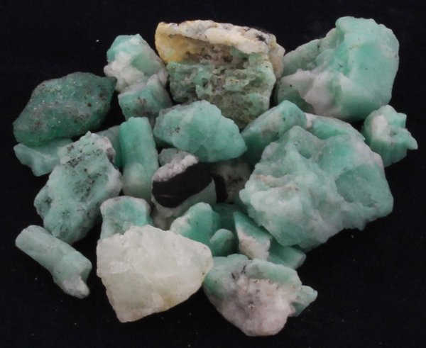 204ct Better Grade Colombian Emerald Rough: Excellent hi-grade parcel