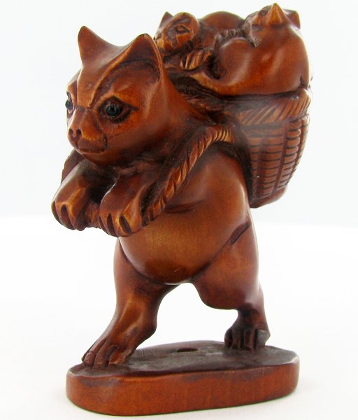 Handcarved Japenese Boxwood Netsuke: Excellent handcarved piece with lots of detail 2"