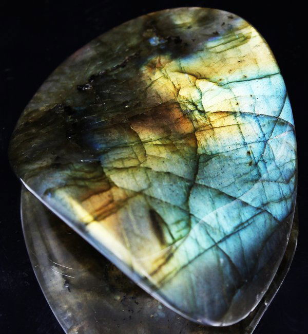 125ct Delicate Potato Chip Cut Labradorite Cabochon: Excellent expensive cut