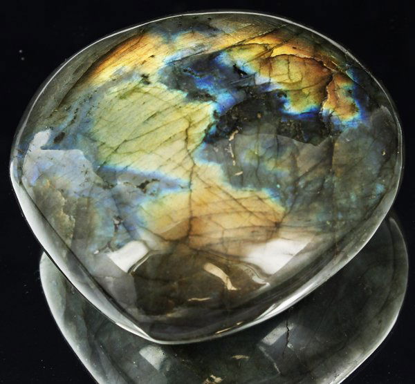 953ct Hefty Labradorite Cabochon: Excellent large piece