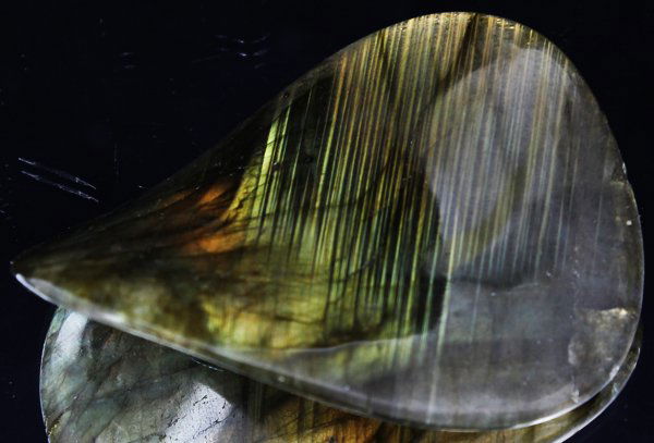 140ct Delicate Potato Chip Cut Labradorite Cabochon: Excellent expensive cut