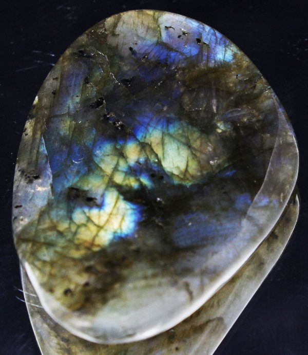 95ct Delicate Potato Chip Cut Labradorite Cabochon: Excellent expensive cut